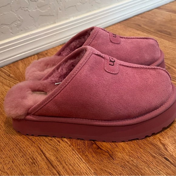 Ugg Platform Slides - Picture 7 of 7